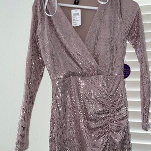 Brand new Windsor sequin gown size small never been worn! Mauve color